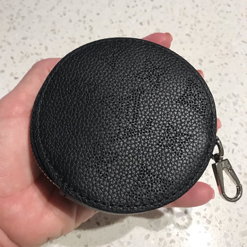 Round Black Leather Louis Vuitton pouch